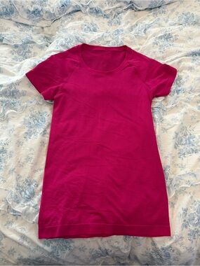 LululemonBright Magenta Short Sleeve Tunic Top